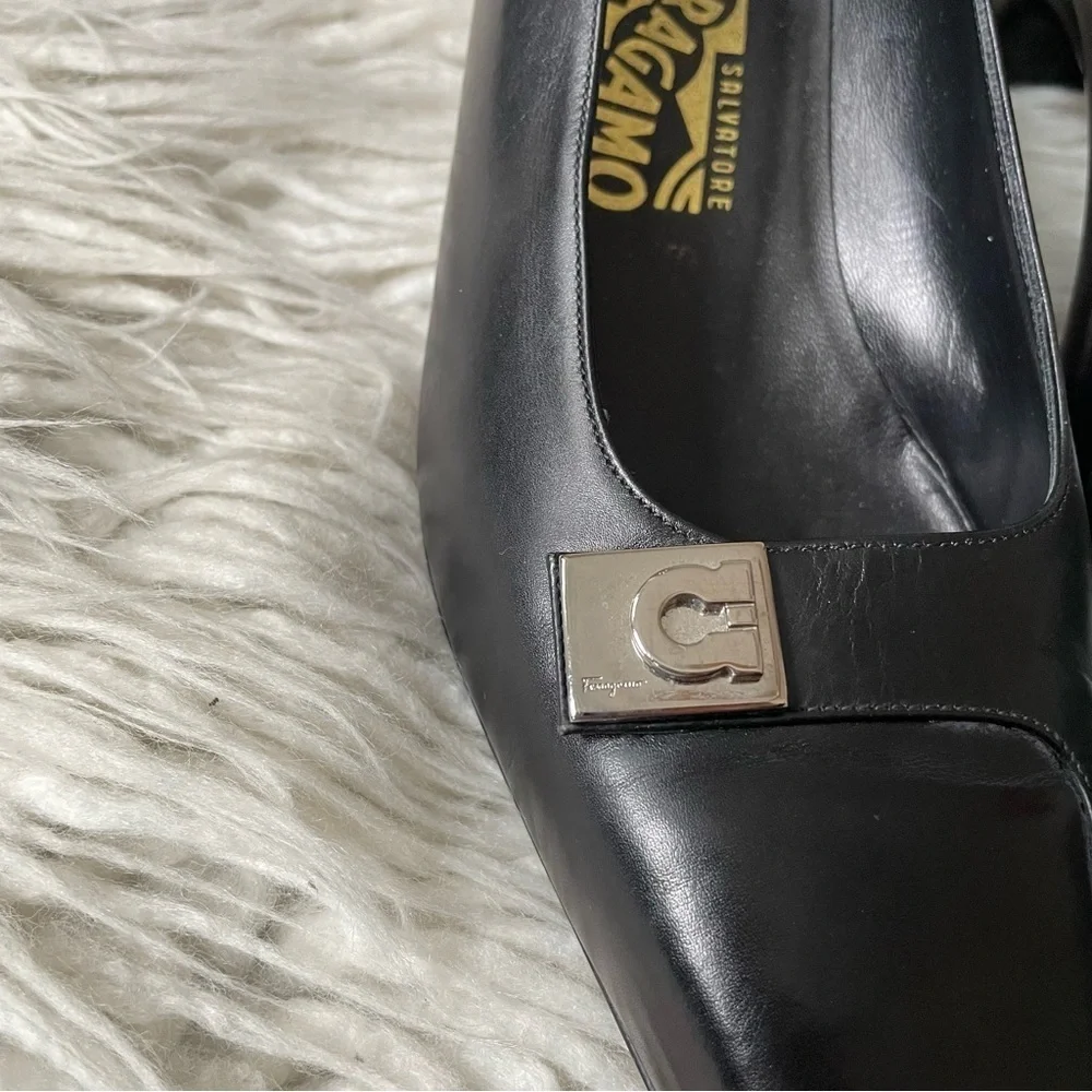 Salvatore Ferragamo Black Leather Buckle Detail Kitten Heel Pumps Size 8.5